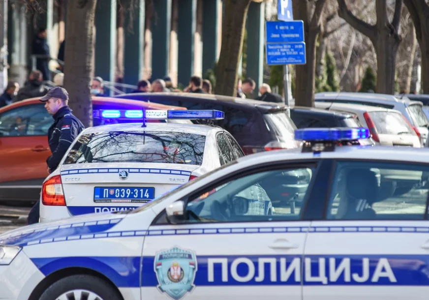PIJANA TUKLA MAJKU Uhapšena žena sa zbog nasilja u porodici