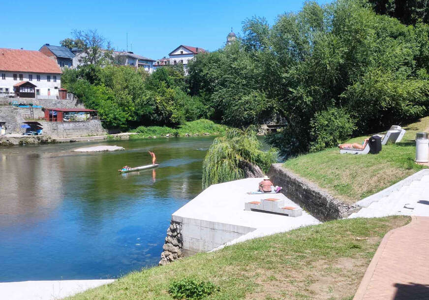 SA MORA PRAVAC NA VRBAS Banjalučani spas od vrućina pronašli na gradskoj plaži i u vožnji dajacima