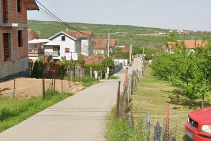 "U trenutku mu je pozlilo" Muškarac (39) krenuo da premjesti sto komšinici, a ISPOD BIO ROJ OSA koje su ga izbole nasmrt