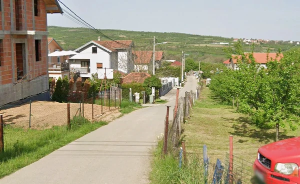 mjestu u kojem je muškarac umro nakon uboda ose