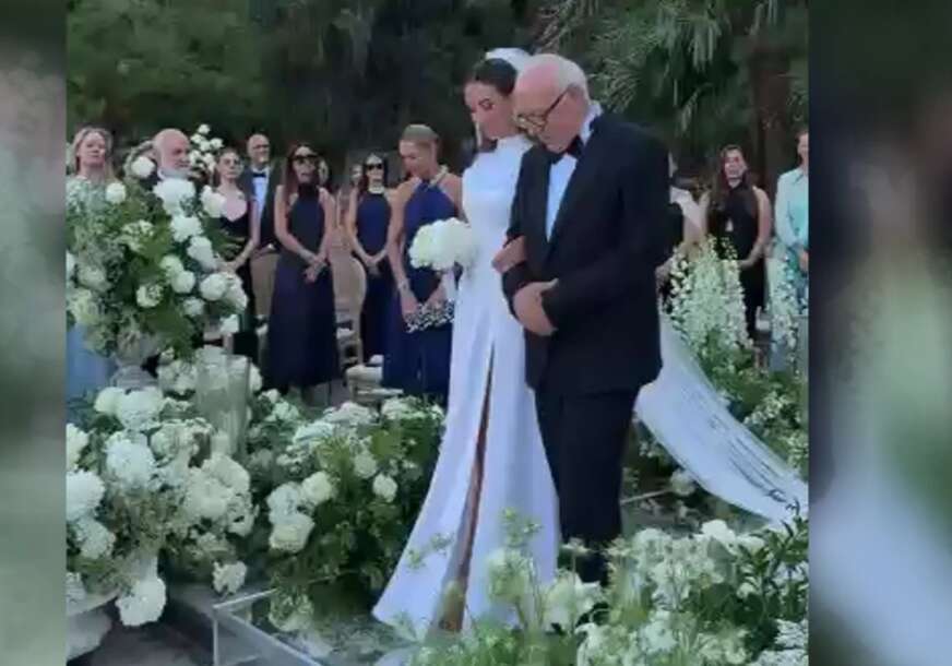 (VIDEO) NAJEMOTIVNIJI TRENUTAK SA VJENČANJA Tamaru Kalinić otac odveo do oltara, pa čvrsto zagrlio zeta Filippa