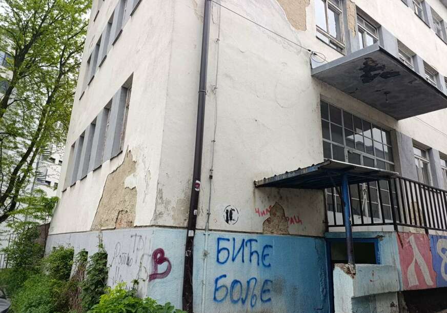 (FOTO) Pogledajte u kakvim uslovima uče đaci: Hoće li učenici Politehničke škole dobiti uslovne prostorije?