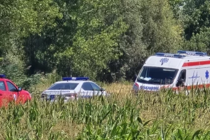 (VIDEO) Vraćali se sa pecanja, pa ZAVRŠILI U KANALU SMRTI: Vatrogasci pola sata pokušavali da dođu do žrtava u prevrnutom autu 