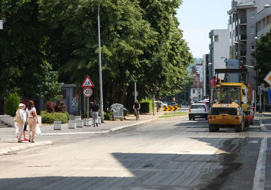 (FOTO) Nova investicija u saobraćajnu infrastrukturu: Počela rehabilitacija Ulice Prvog krajiškog korpusa