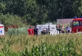 (VIDEO) U stravičnoj nesreći POGINULE 3 OSOBE: Vatrogasci iz vode vade auto koji se prevrnuo, unutra zatekli horor prizor