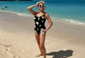 (FOTO) Komentari samo pljušte: Suzana Mančić pokazala figuru u 69. godini