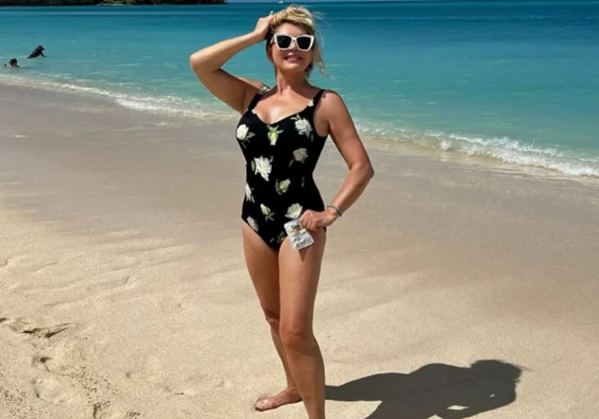 (FOTO) Komentari samo pljušte: Suzana Mančić pokazala figuru u 69. godini