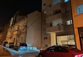 (VIDEO) Komšije osjetile dim i pozvale vatrogasce: Ovo je zgrada u kojoj su u požaru nastradali muškarac i žena
