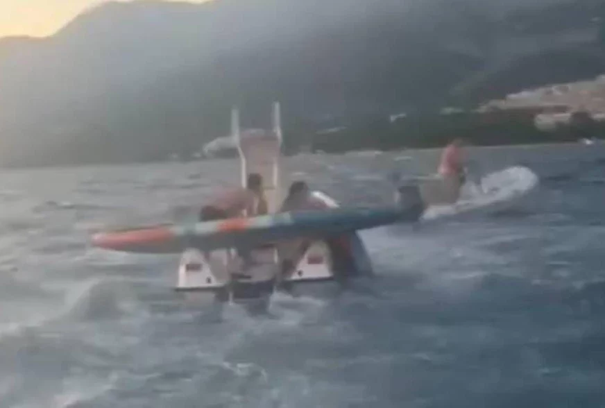 (VIDEO) MORE SE NAGLO POVUKLO, PA PREPLAVILO RIVU Turisti u šoku bježali pred nesvakidašnjim fenomenom na Jadranu