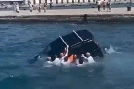 (VIDEO) DRAMA NA JADRANU Automobil završio u moru, objavljen dramatičan snimak spasavanja