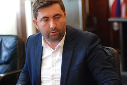 (FOTO) ZBOG PODRŠKE VUKANOVIĆU Petrović isključen iz SDS, evo šta su poručili iz stranke