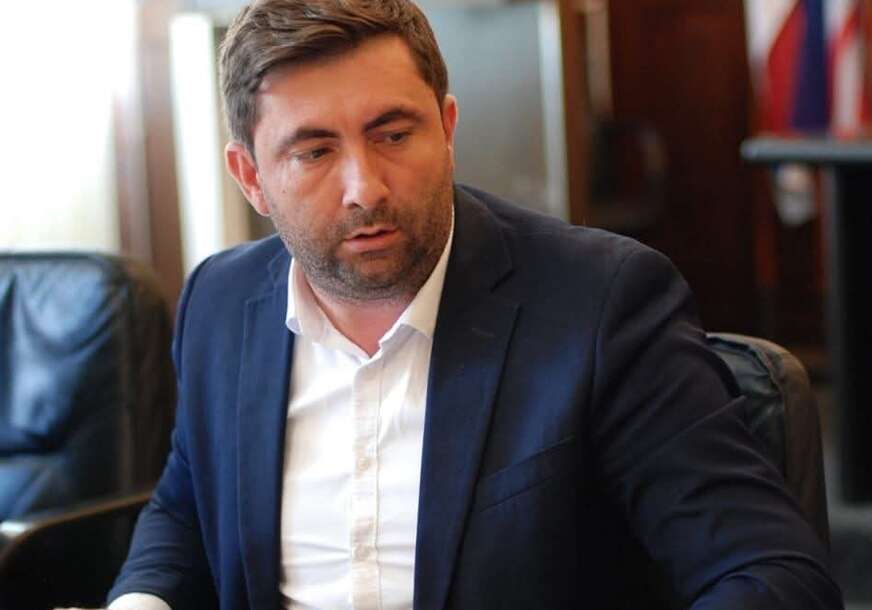 (FOTO) ZBOG PODRŠKE VUKANOVIĆU Petrović isključen iz SDS, evo šta su poručili iz stranke