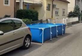 Nesvakidašnji slučaj u Zagrebu: Žena postavila BAZEN NA ULICU jer nije imala mjesta u dvorištu