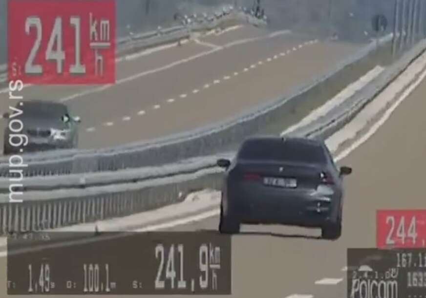 (VIDEO) Policija objavila JEZIV SNIMAK: Vozač "BMW" stisnuo papučicu do kraja, autoputem vozio 241 kilometara na čas