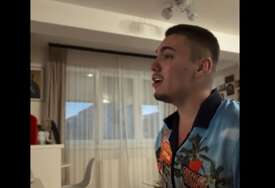 (VIDEO) Ponovo pobrao simpatije publike: Damjan Vračar za klavirom napravio magiju od hita Seja Kalača