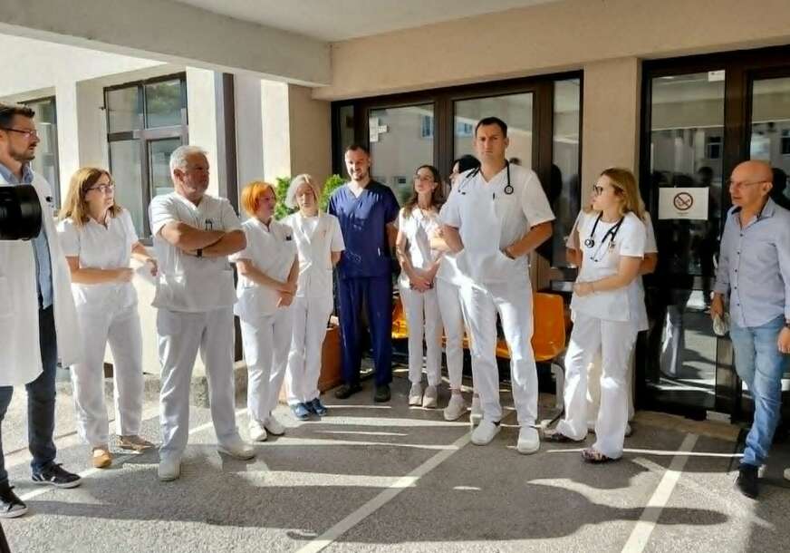 (FOTO) Nezadovoljni materijalnim položajem: U Livnu 31 ljekar DAO OTKAZ u jednom danu