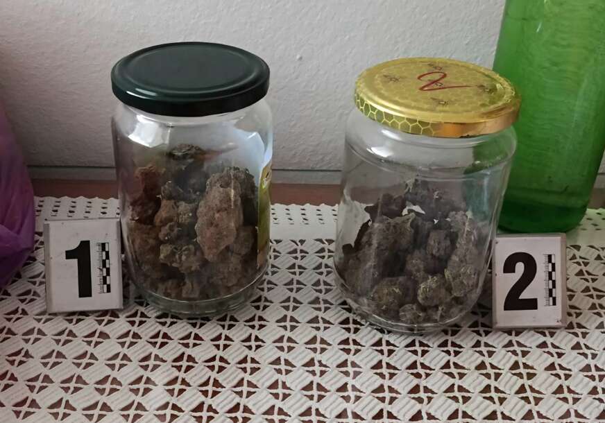 (FOTO) Otkrivamo ko je UHAPŠEN u Banjaluci zbog DROGE: Filmski bijeg nije uspio, Banjalučanin skočio u Vrbas, policija oduzela narkotike