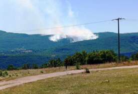 Požar kod Drvara: Vatra bukti 3. dan, gori minsko polje, ugroženo dvadesetak domaćinstava