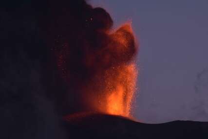 ETNA PONOVO ERUPTIRALA Oblak pepela iznad Sicilije, ograničen avio-saobraćaj