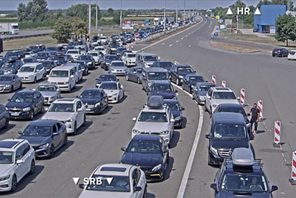 Ljeto u punom zamahu: Gužve na hrvatskim auto-putevima, na Bajakovu KOLONA duga 10 km