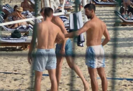 (VIDEO) Daleko od terena i reflektora: Novak Đoković uživa u porodičnom odmoru u Crnoj Gori