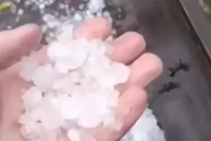 (VIDEO) Snažno nevrijeme pogodilo dijelove Srpske: Led zabijelio selo kod Višegrada, strahuje se od velike štete na usjevima