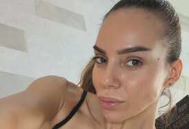 (VIDEO) Ivana Pavković pokazala kako održava savršenu liniju: Tegovi, zategnuti trbušnjaci i figura koja privlači poglede