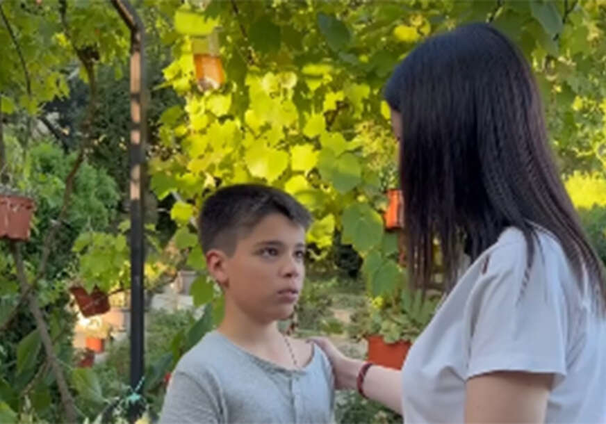 (VIDEO) Žive 10 kilometara od centra Banjaluke, a do kuće dolaze makadamom: Trivićeva obišla porodicu Savanović u Bistrici