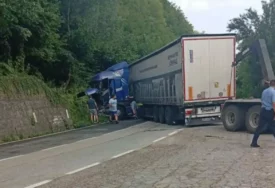 SAOBRAĆAJKA NA ULAZU U BANJALUKU U nesreći učestvovao kamion, pričinjena materijalna šteta