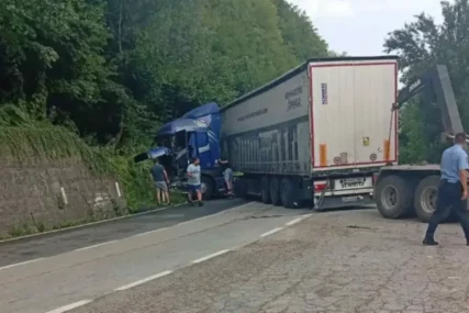 SAOBRAĆAJKA NA ULAZU U BANJALUKU U nesreći učestvovao kamion, pričinjena materijalna šteta