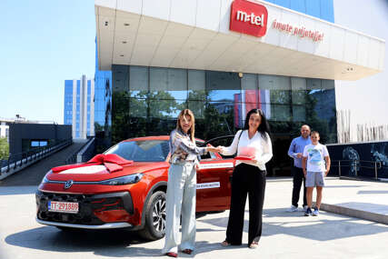 (FOTO) "Nemojte se šaliti sa mnom, na poslu sam" Banjalučanka ignorisala tri poruke m:tel-a, a četvrta joj donijela AUTOMOBIL T-ROC