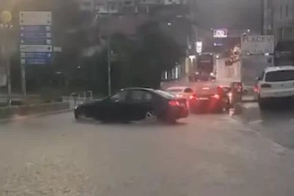 (VIDEO) Nevrijeme paralisalo Srbiju: Vjetar čupao drveće, ulice poplavljene, evo šta meteorolozi najavljuju za sutra