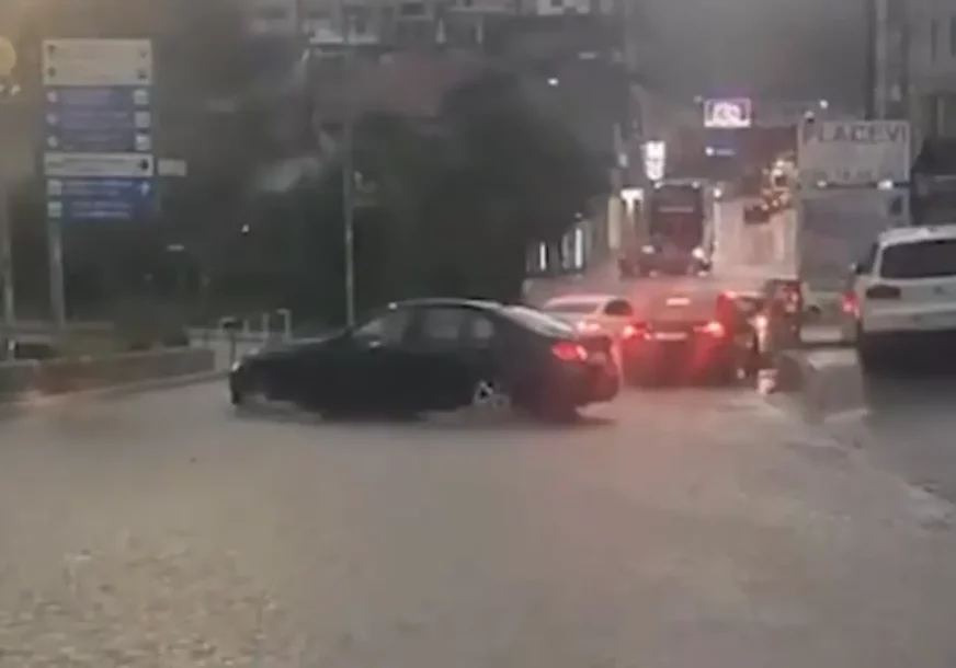 (VIDEO) Nevrijeme paralisalo Srbiju: Vjetar čupao drveće, ulice poplavljene, evo šta meteorolozi najavljuju za sutra