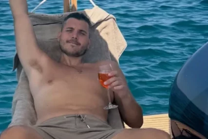 (FOTO) "OBRIJ SE ISPOD PAZUHA" Sin Lepe Brene odgovara na komentare, ne ćuti na ovakve prozivke