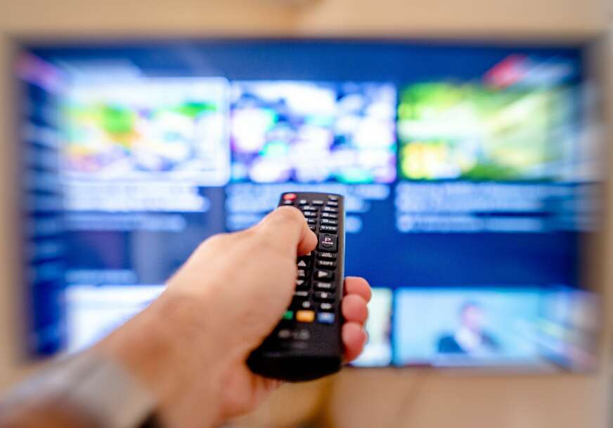 (FOTO) "Izvinite, lagali smo" Crni ekran na mađarskoj televiziji, vlada započela reformu medija