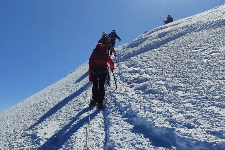 (FOTO) „Nismo se mogli vidjeti, okrenuli smo se nazad“ Nada Jovović opisala noć na planini Elbrus, evo zbog čega su ODUSTALI od osvajanja vrha  