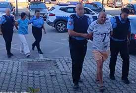 Mjesec dana bili zatočeni: Određen pritvor za uhapšene koji su zarobili ženu i dijete u stanu