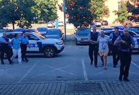 (VIDEO) DRŽALI ŽENU I DIJETE ZATOČENE Osumnjičeni sprovedeni u OJT Banjaluka, mjesec dana ih mamili lažnim obećanjem o poslu