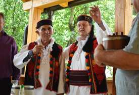 (FOTO) Blanuša prisustvovao Janjskom višeboju: Čuvajući tradiciju, čuvamo identitet i snagu našeg naroda