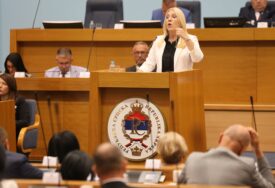"Neznalica i neozbiljan čovjek" Cvijanovićeva pozvala Vukanovića da "SMANJI GAS"