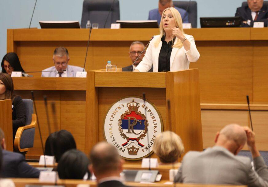 "Neznalica i neozbiljan čovjek" Cvijanovićeva pozvala Vukanovića da "SMANJI GAS"
