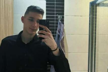 (FOTO) Ljekari se danima borili za njegov život: Ovo je mladić (21) koji je preminuo nakon pada s krova automobila