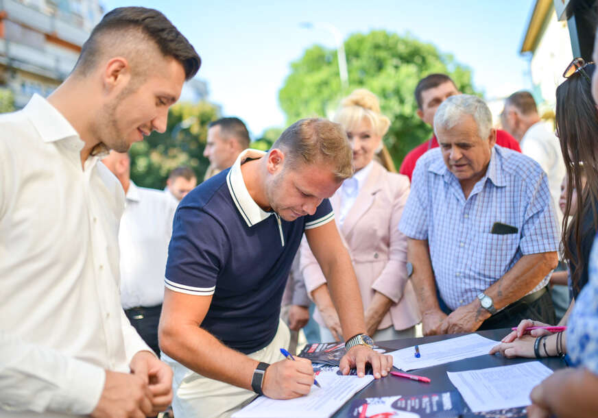 (FOTO) Nije normalno da je PDV isti za lijekove i luksuz: Stanivuković u Gradiški ukazao na ozbiljne probleme sa porezom i kockom
