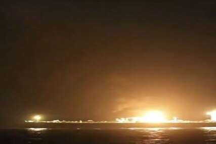 (VIDEO) GORI SAUDIJSKI NAFTNI TANKER Huti otvorili NOVI FRONT u Crvenom moru, prijeti HAOS u snabdijevanju energijom