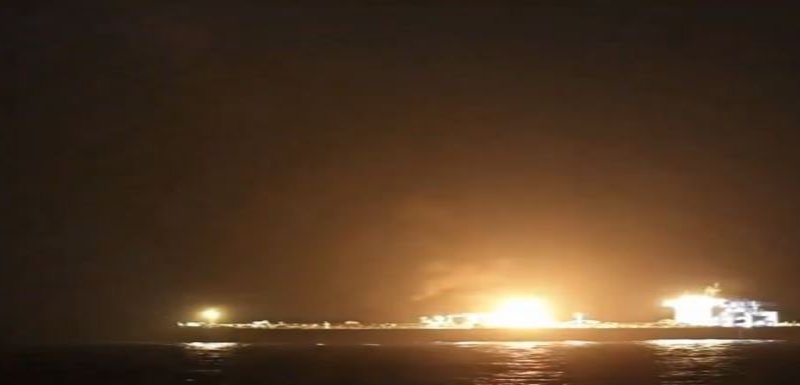 (VIDEO) GORI SAUDIJSKI NAFTNI TANKER Huti otvorili NOVI FRONT u Crvenom moru, prijeti HAOS u snabdijevanju energijom