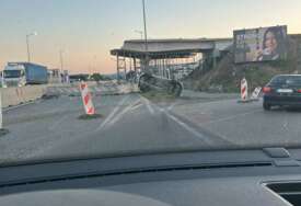 (FOTO) Stvaraju se gužve: Saobraćajka u Trnu, na terenu Hitna pomoć
