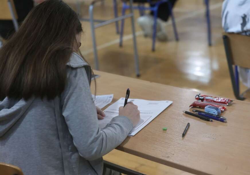 MALA GENIJALKA Djevojčica (9) položila malu maturu i postala najmlađi diplomac, a sve je to uspjela KUĆNIM ŠKOLOVANJEM