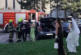 Svadbeno veselje prekinula drama: Vatrogasci spasavali dijete zaključano u automobilu