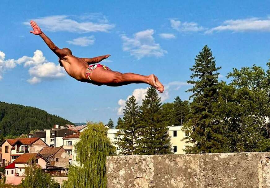 (FOTO) Stigli takmičari iz 3 zemlje: Krnić pobjednik 16. Skokova sa višegradske ćuprije