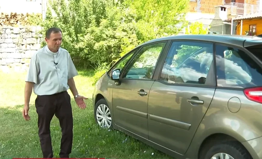 (VIDEO) "Meni je to avion, a ne auto" Ljudi skupili 14.000 evra i svešteniku Peri KUPILI AUTOMOBIL, on svojim potezom ganuo sve